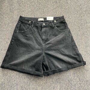 Women's SO Black Jean shorts Size 11 Junior - Zipper Fly and button close